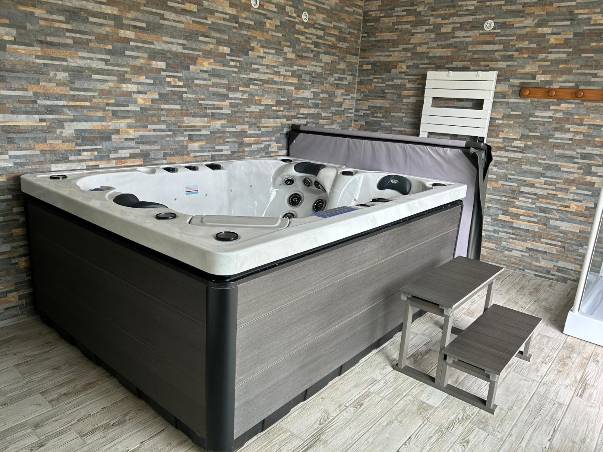 Le Domaine Du Bez Gite De Michel Piscine Sauna Hammam Spa Saint-Laurent-d'Olt ภายนอก รูปภาพ